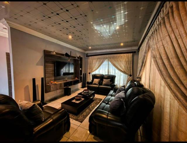 3 BEDROOM HOUSE FOR SALE IN ROSE ACRES ESTATE